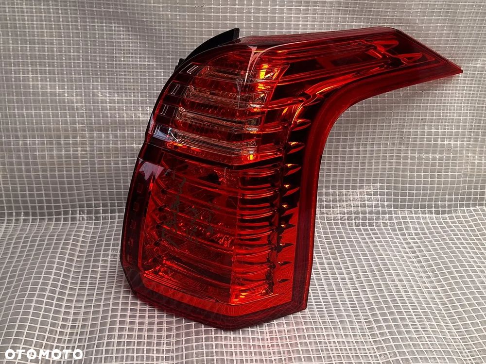 lampa tyl tylna prawa peugeot 5008 I 2009- europa orginal demontaz - 1