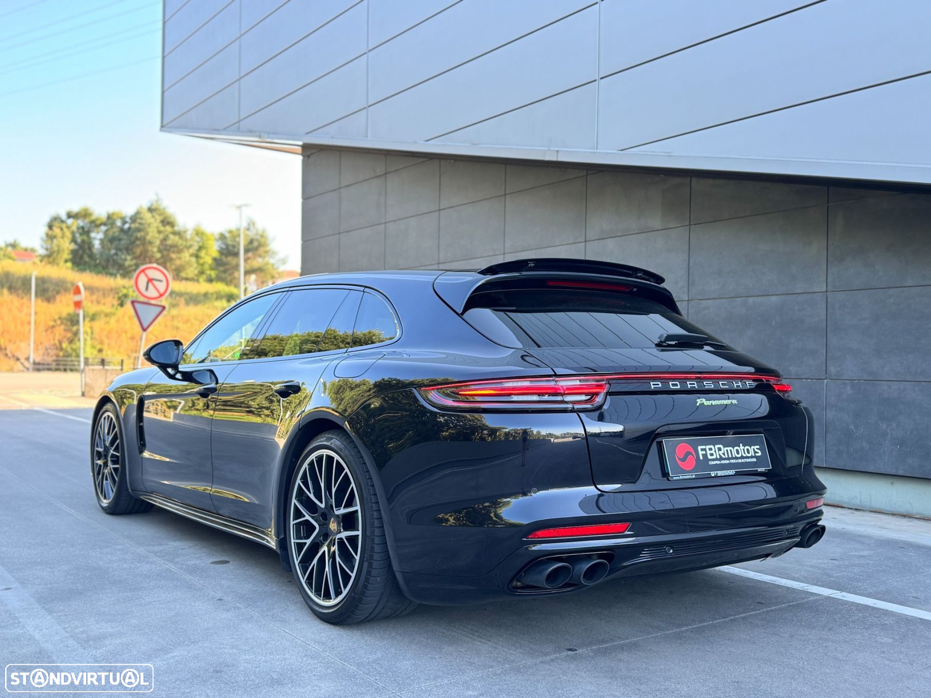 Porsche Panamera Sport Turismo 4 E-Hybrid - 2