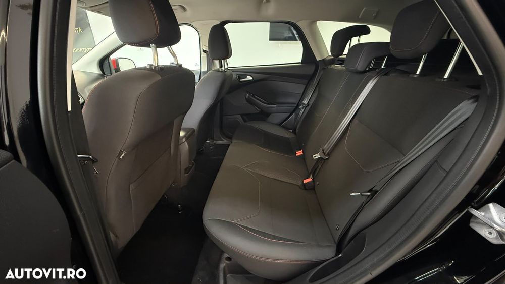 Ford Focus 1.5 EcoBoost Titanium - 18