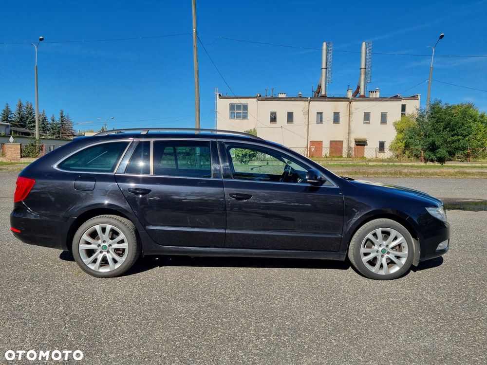 Skoda Superb 2012 photo 4