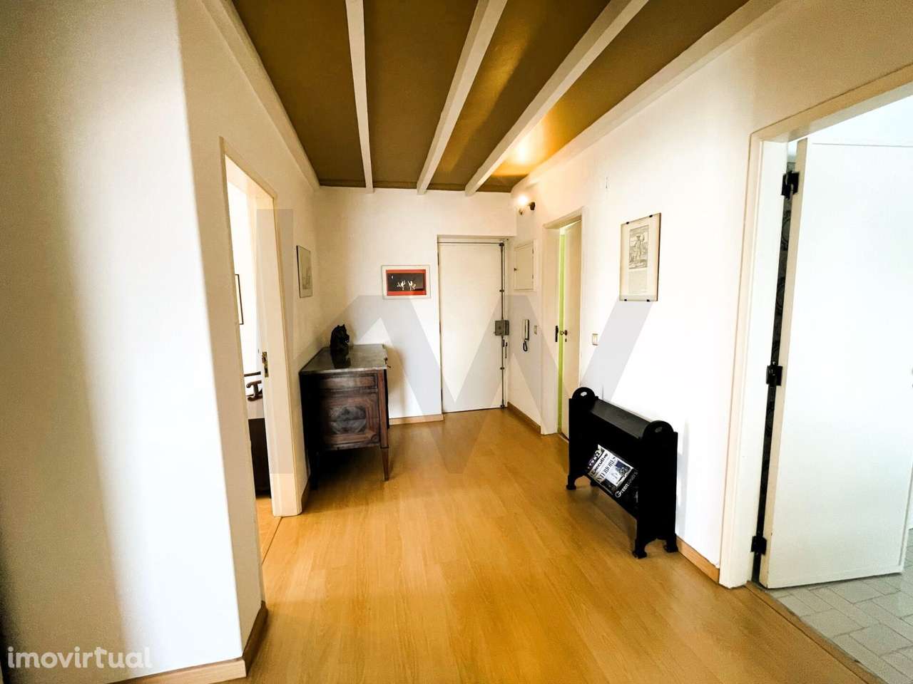 Procura um apartamento T1+1 mobilado, a 15min a pé de Cascais, com var - Grande imagem: 3/27