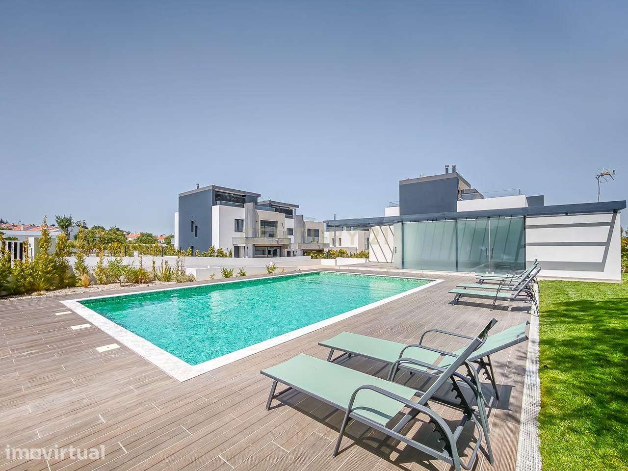 Moradia T4 em Condomínio Privado | Piscina | 6WC | Jardim | Terraço | - Grande imagem: 3/60