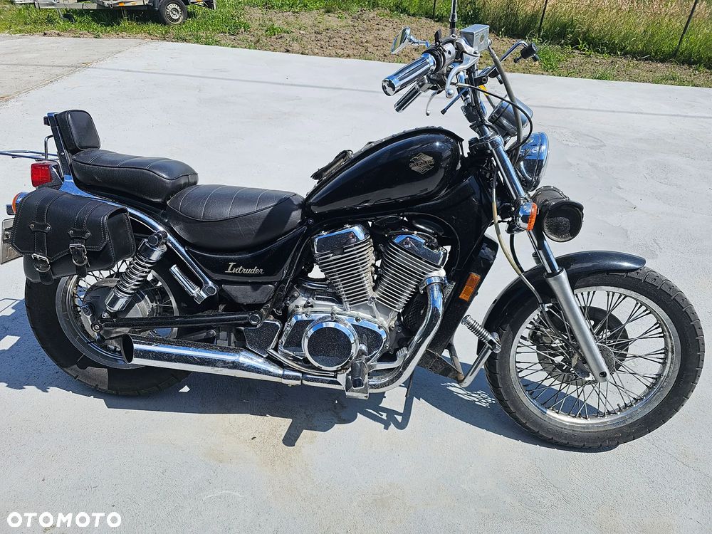 Suzuki Intruder - 1