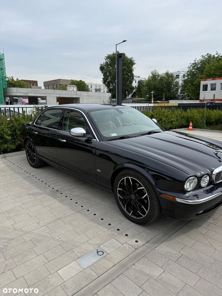 Jaguar XJ XJ8 4.2 LWB Executive - 3