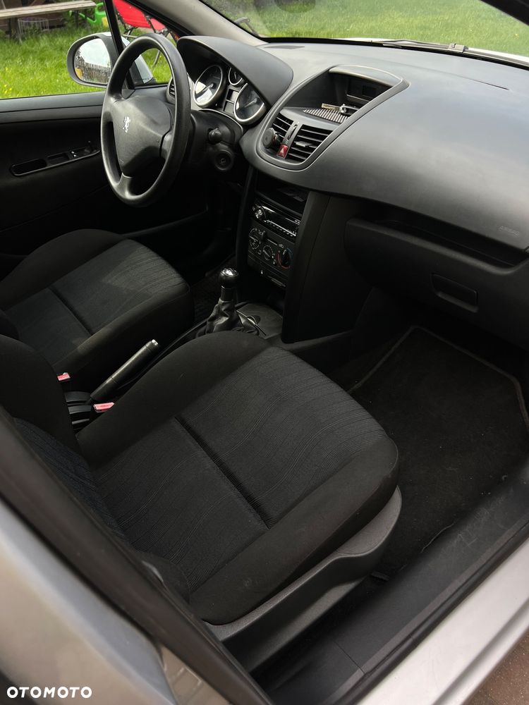 Peugeot 207 1.4 Presence - 9