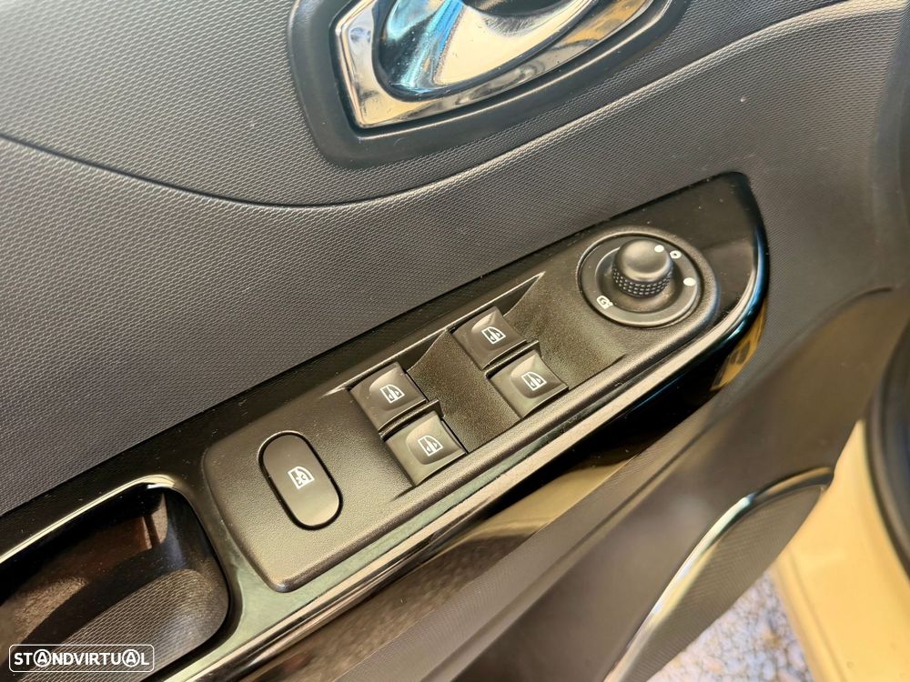 Renault Captur ENERGY TCe 120 EDC Luxe - 27
