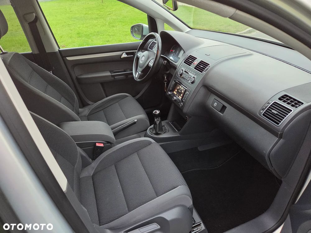 Volkswagen Touran - 17