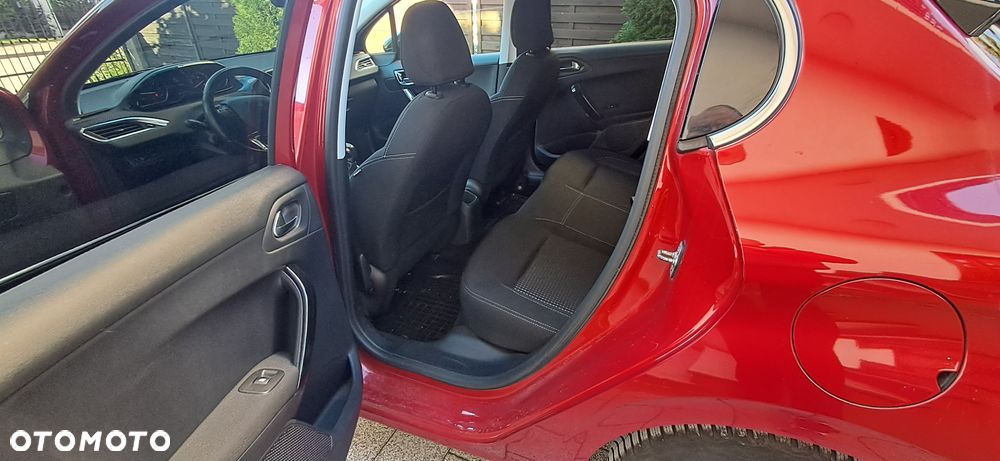 Peugeot 208 1.6 BlueHDi Allure S&S - 21