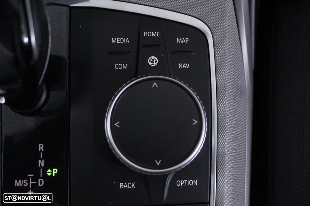 BMW 330 e Touring Auto - 30