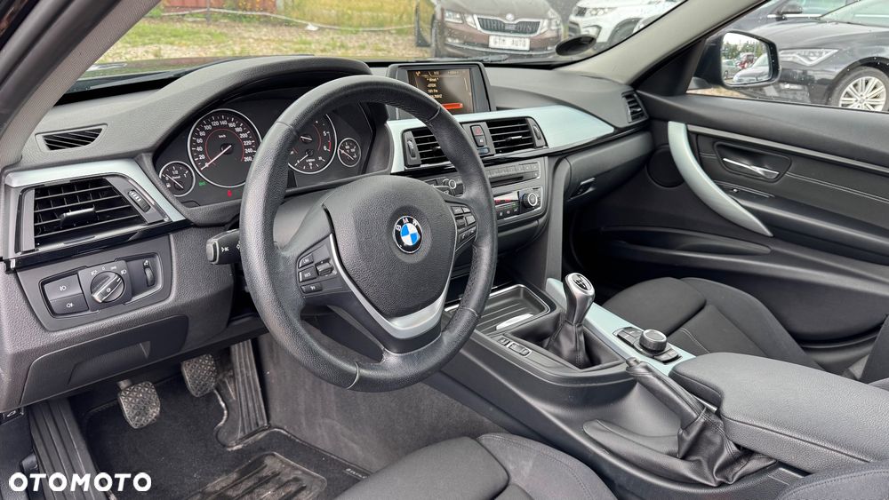 BMW Seria 3 318d Sport Line - 30