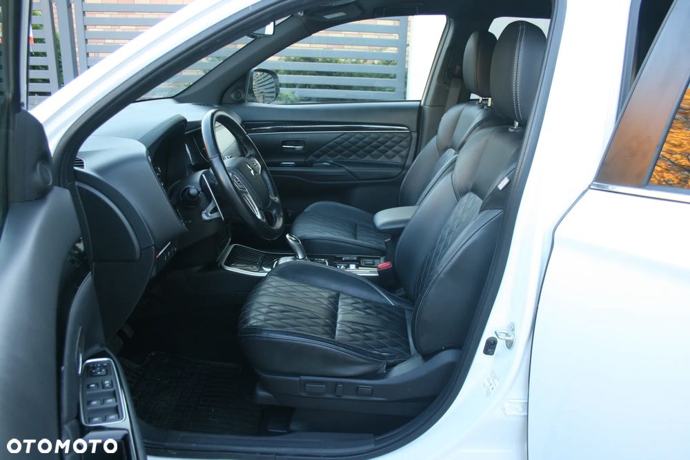 Mitsubishi Outlander - 15