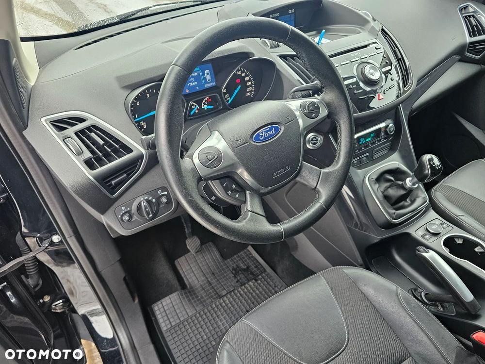 Ford Kuga 2.0 TDCi 2x4 Titanium - 10