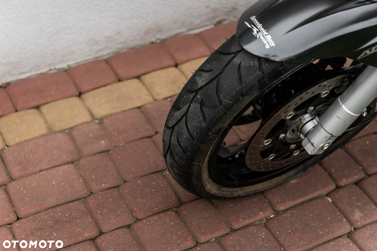 Suzuki GSR - 7