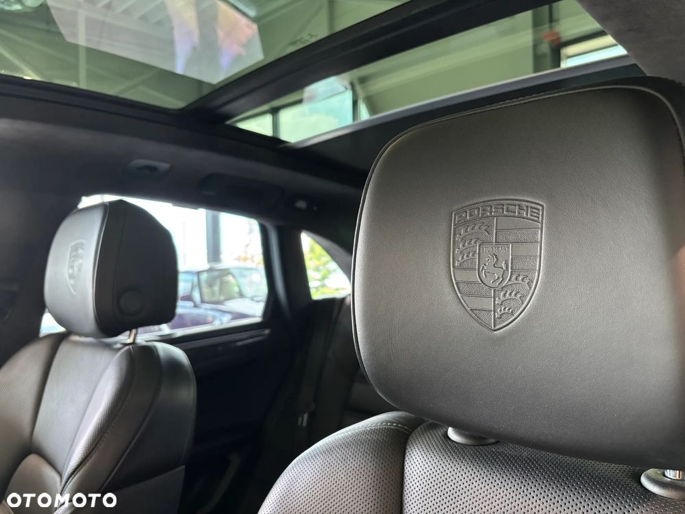 Porsche Macan - 24