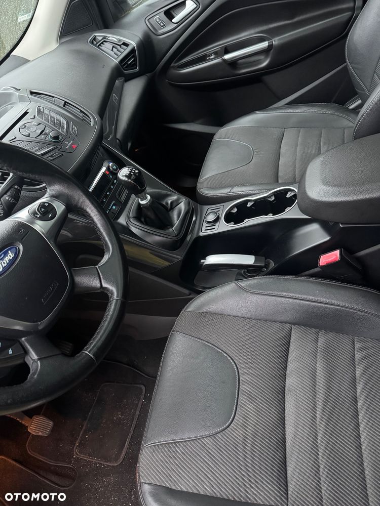 Ford Kuga 2.0 TDCi 4WD Titanium - 24