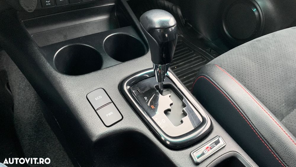 Toyota Hilux 2.8D 204CP 4x4 Double Cab AT GR Sport - 24