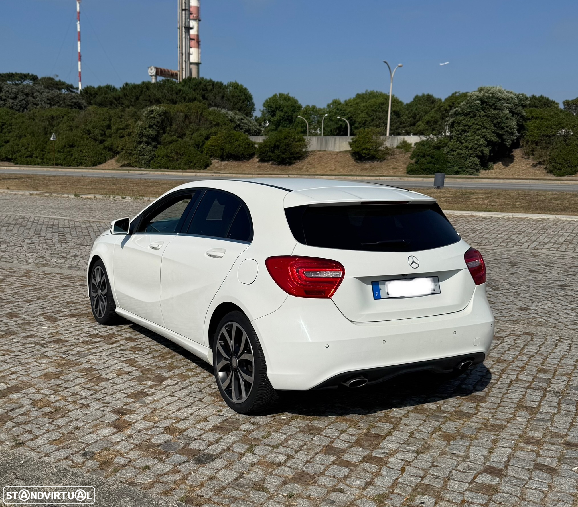 Mercedes-Benz A 180 CDI (BlueEFFICIENCY) 7G-DCT AMG Sport - 4