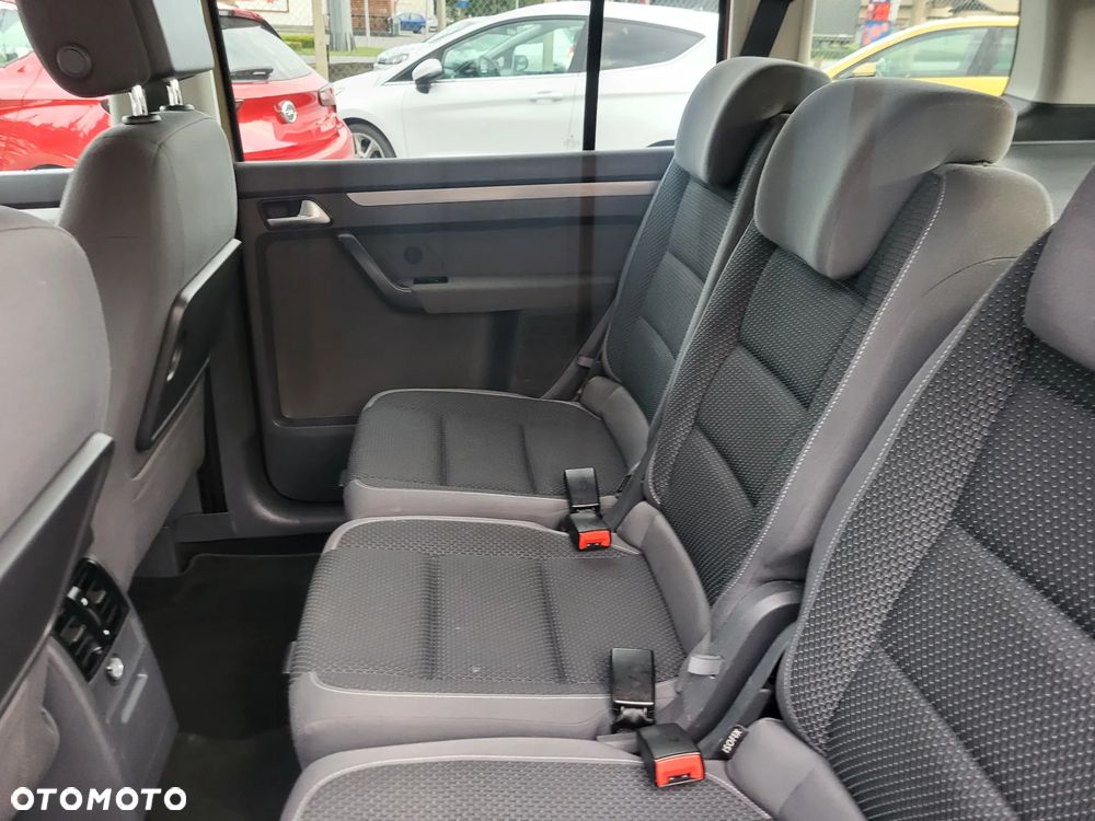 Volkswagen Touran - 10