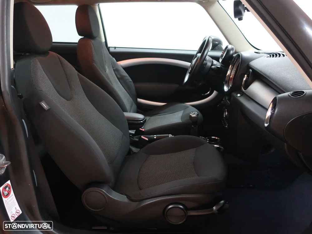 MINI 3 Portas Cooper D - 27