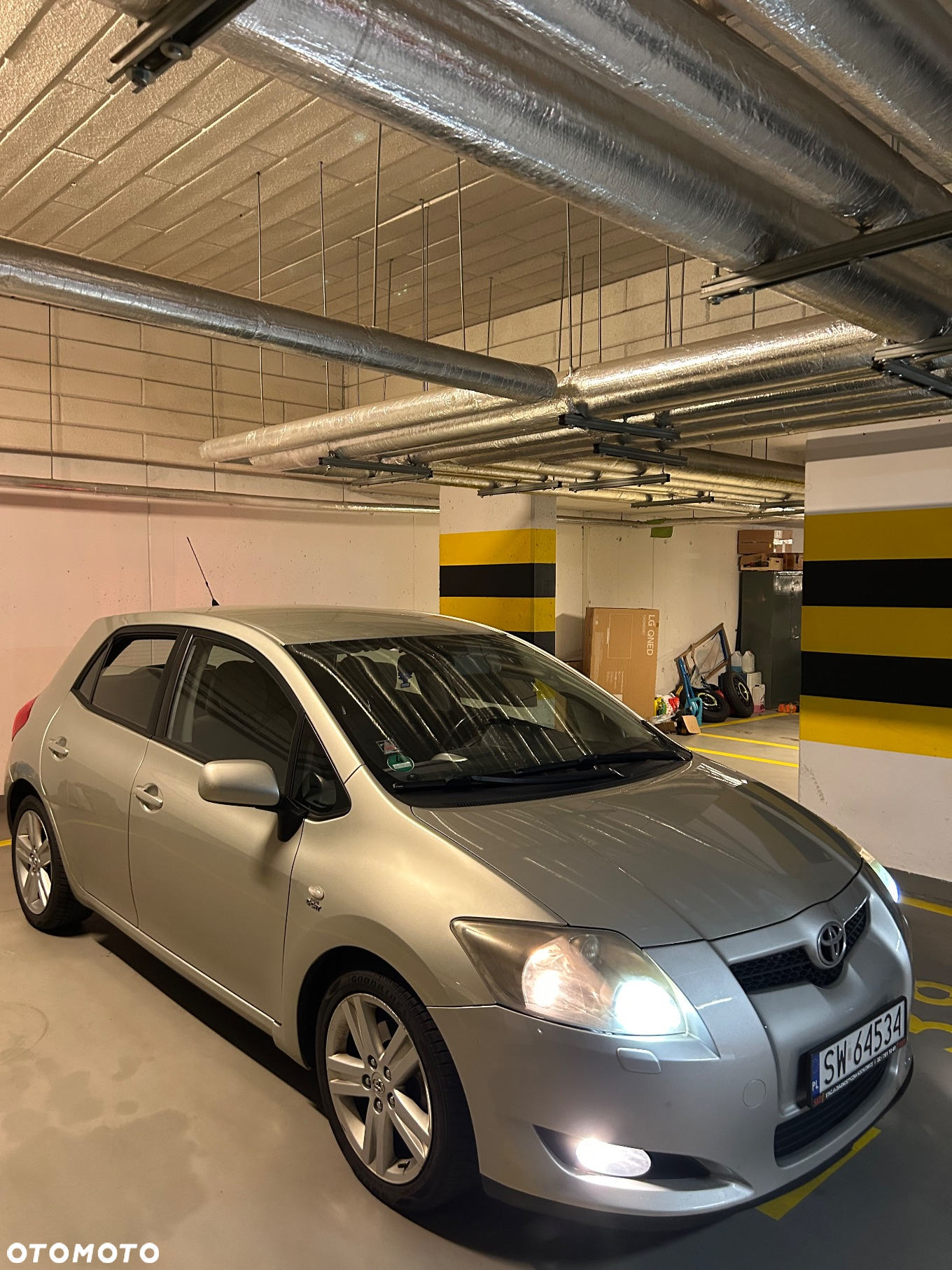 Toyota Auris 2.2 D-4D X + NAVI - 4