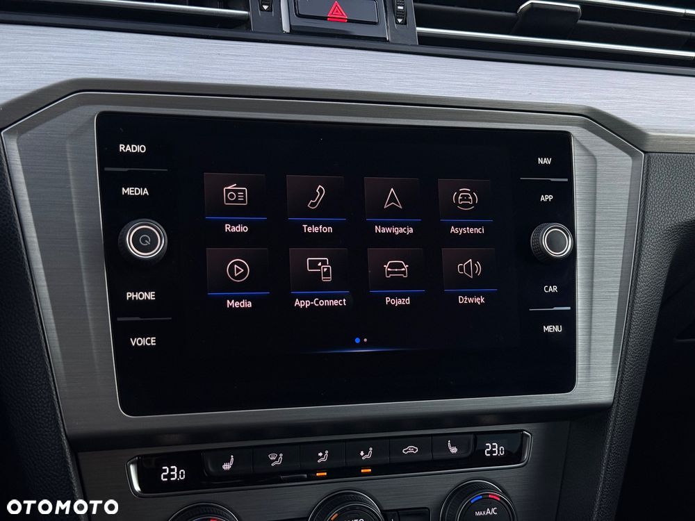 Volkswagen Passat 2.0 TDI SCR DSG Conceptline - 20