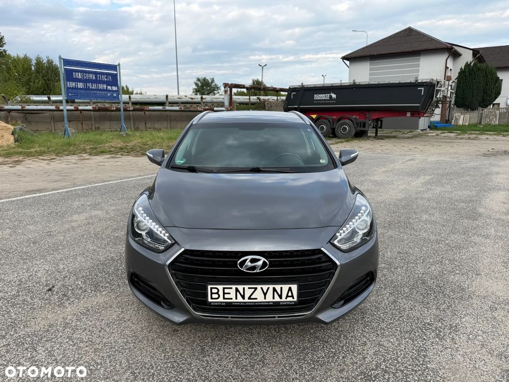 Hyundai i40 Kombi blue 1.6 Family+ - 9