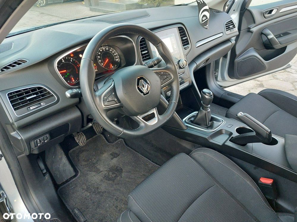 Renault Megane 1.5 Blue dCi Intens - 11