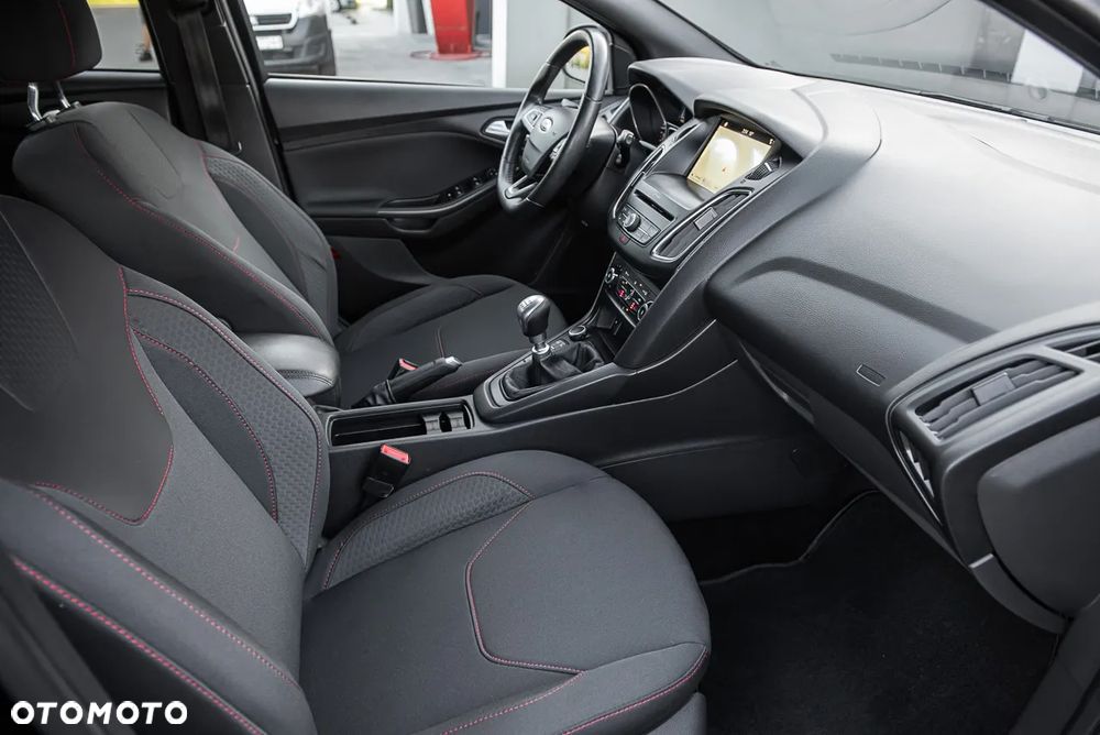 Ford Focus ver-1-5-ecoblue-scr-st--line - 31