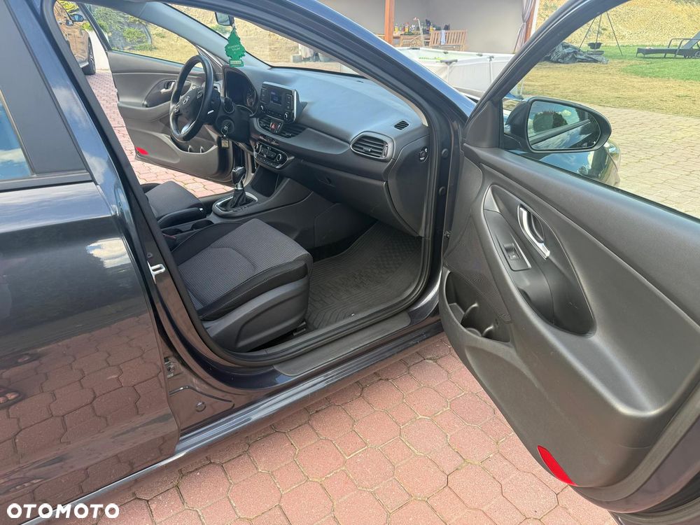 Hyundai i30 1.5 DPI Classic + - 7