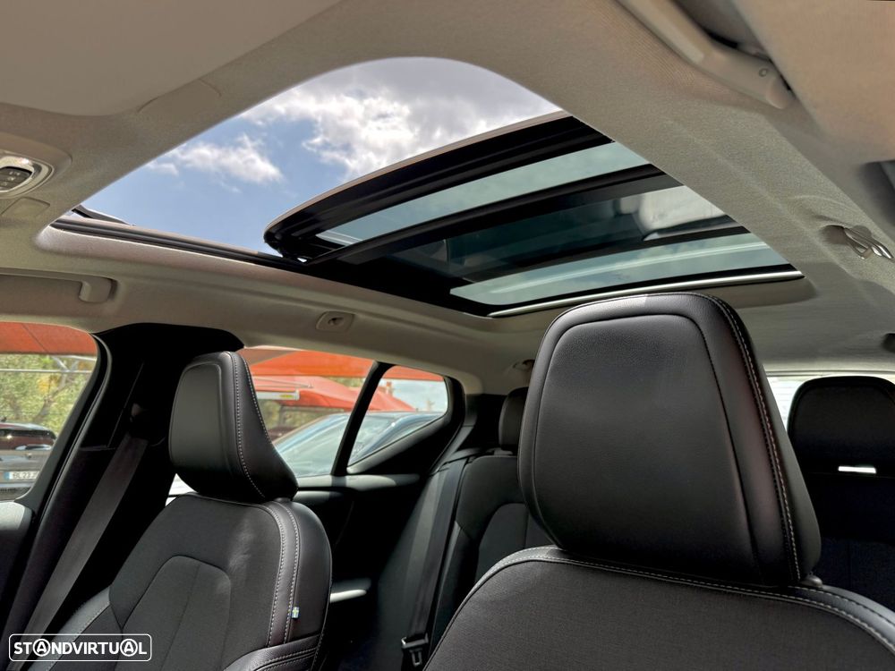 Volvo XC 40 1.5 T3 Momentum Tech Edition - 22