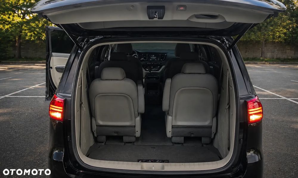 Kia Carnival - 6