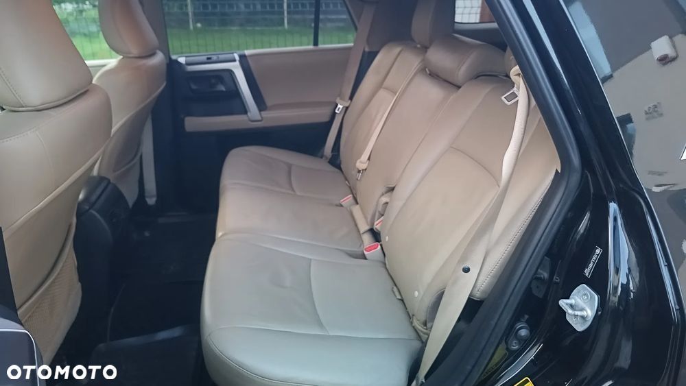 Toyota Land Cruiser - 13