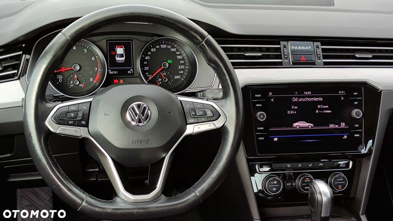 Volkswagen Passat - 27