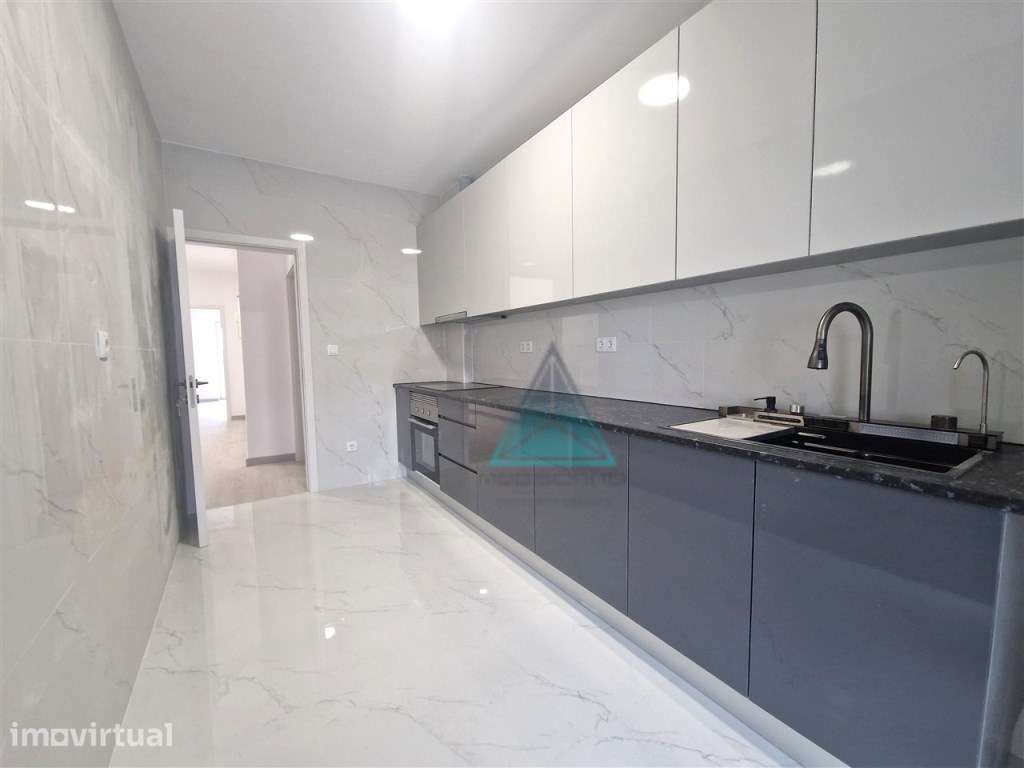 OPORTUNIDADE * * T4 SEIXAL * * REMODELADO * * VISTA RIO - Grande imagem: 2/18