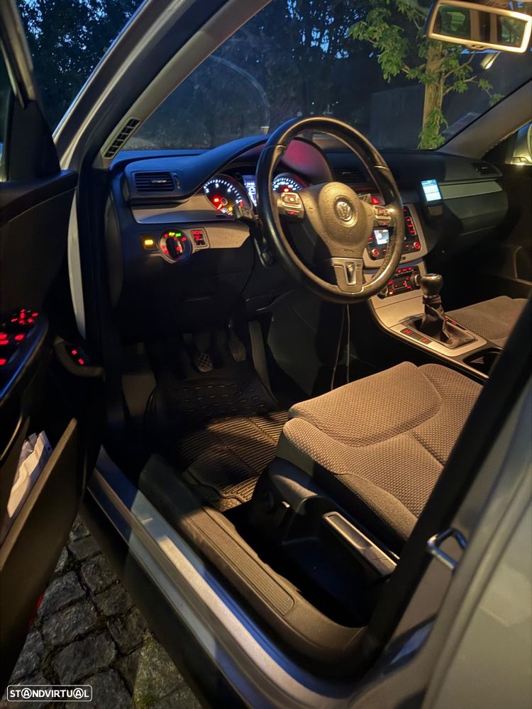 VW Passat 1.6 TDI BlueMotion Business Edition - 8