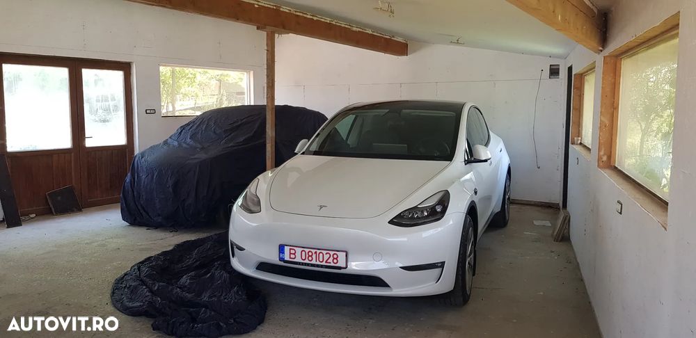 Tesla Model Y - 5