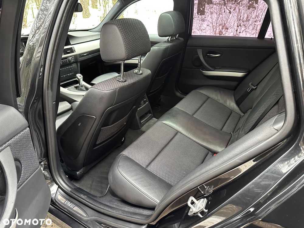 BMW Seria 3 320d xDrive - 12