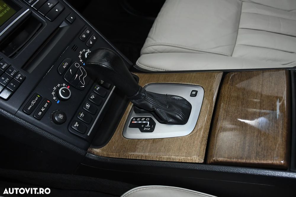 Volvo XC 90 D5 AWD Geartonic RDesign - 26