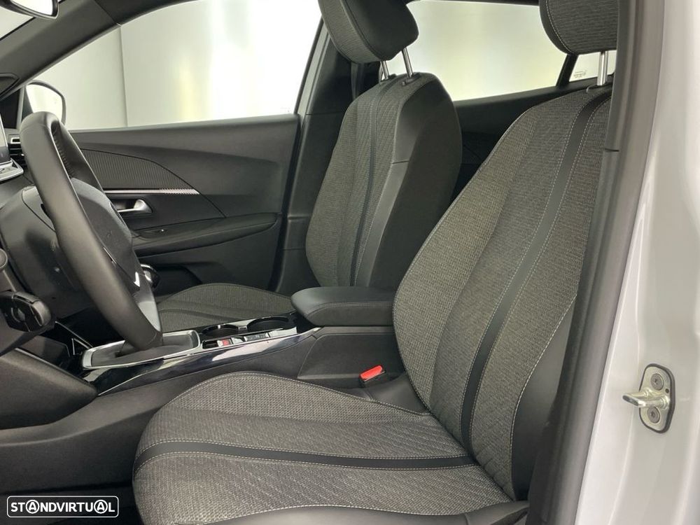 Peugeot 2008 1.2 PureTech Allure - 17