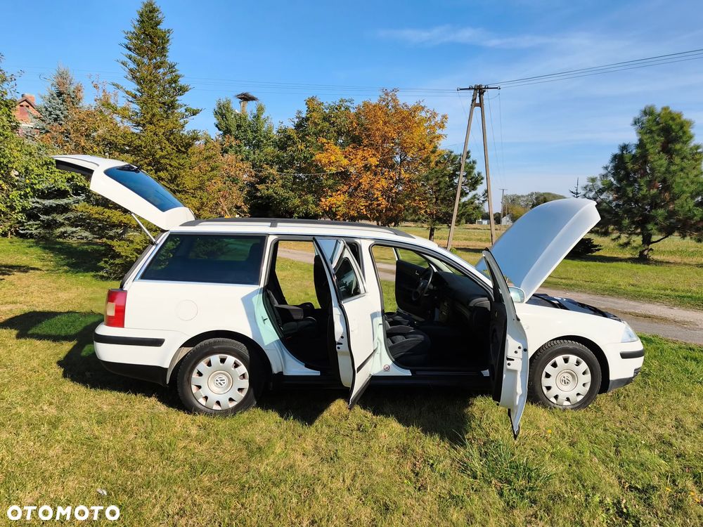 Volkswagen Passat 1.6 Comfortline Family - 27