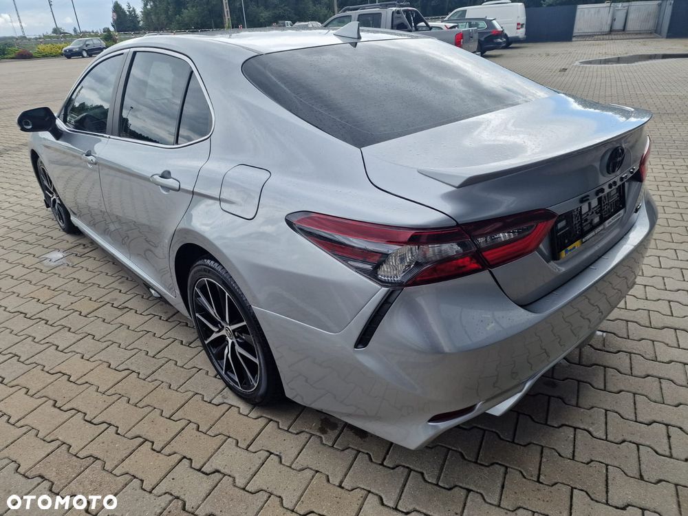 Toyota Camry - 5