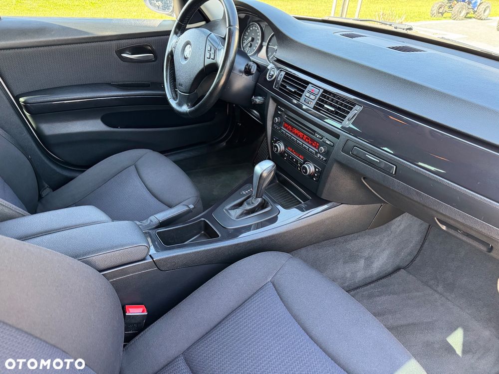 BMW Seria 3 318d DPF Edition Lifestyle - 26