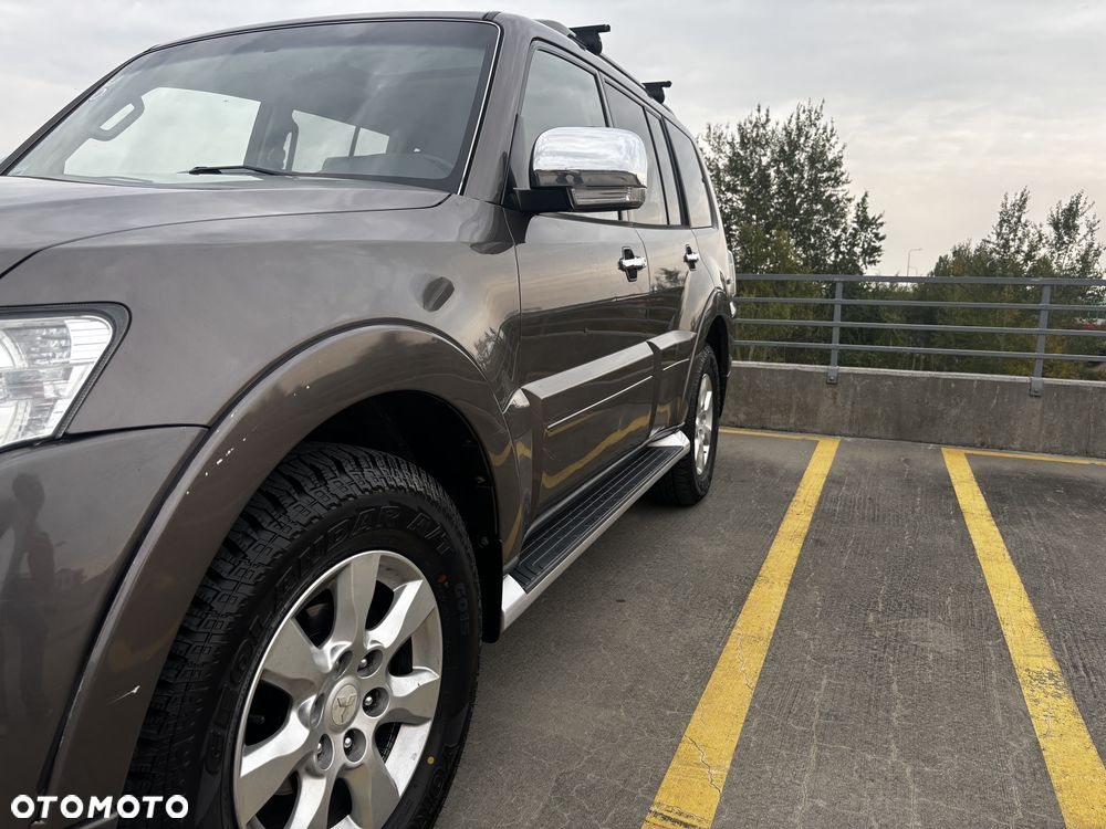 Mitsubishi Pajero - 25