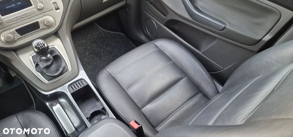 Ford Kuga 2.0 TDCi 4x4 Titanium - 29