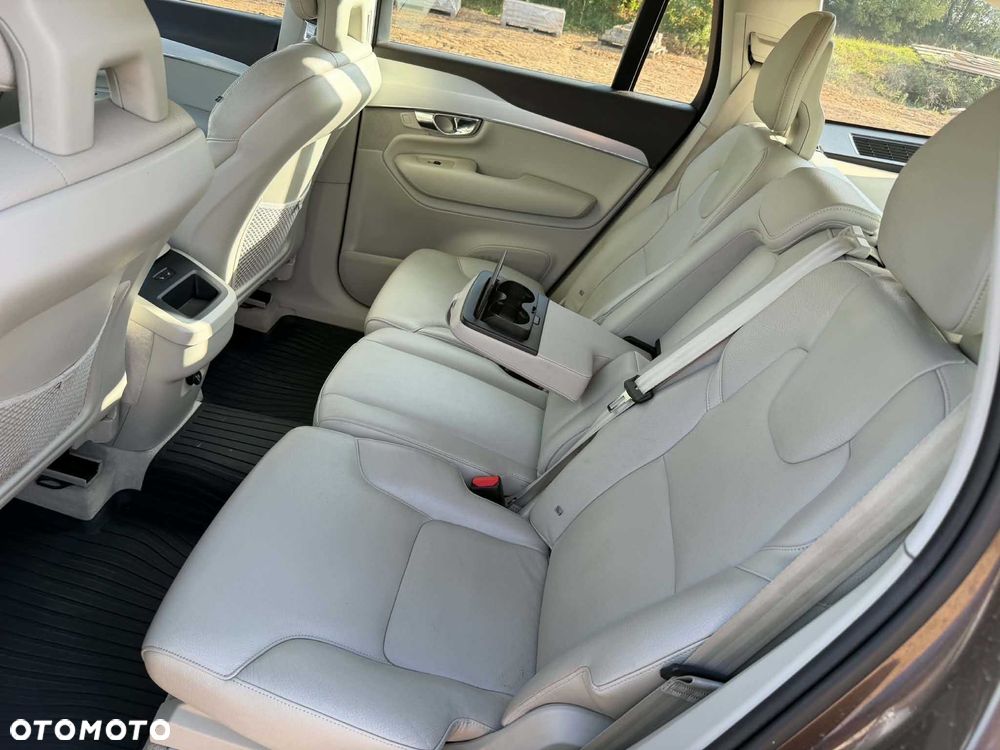 Volvo XC 90 - 7
