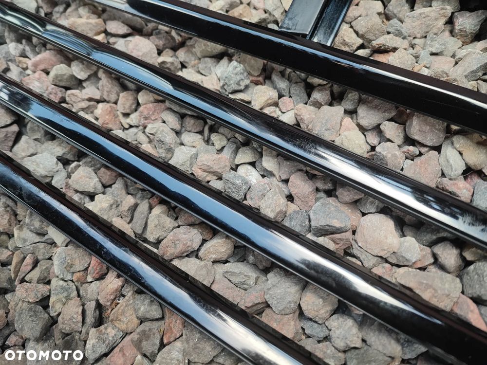 BMW E46 SEDAN ORYGINALNY KOMPLETNY KOMPLET LISTEW OZDOBNYCH SCHADOW-LINE / CZARNY WYSOKI POŁYSK / GLANZSCHWARZ M-PAKIET W DOBRYM STANIE O NR. 51 13 2 695 281 / 51 13 2 695 282 / 51 34 2 695 290 / 51 34 2 695 289 / 51 33 2 695 284 OEM W DOBRYM STANIE - 29