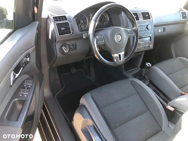 Volkswagen Touran - 4
