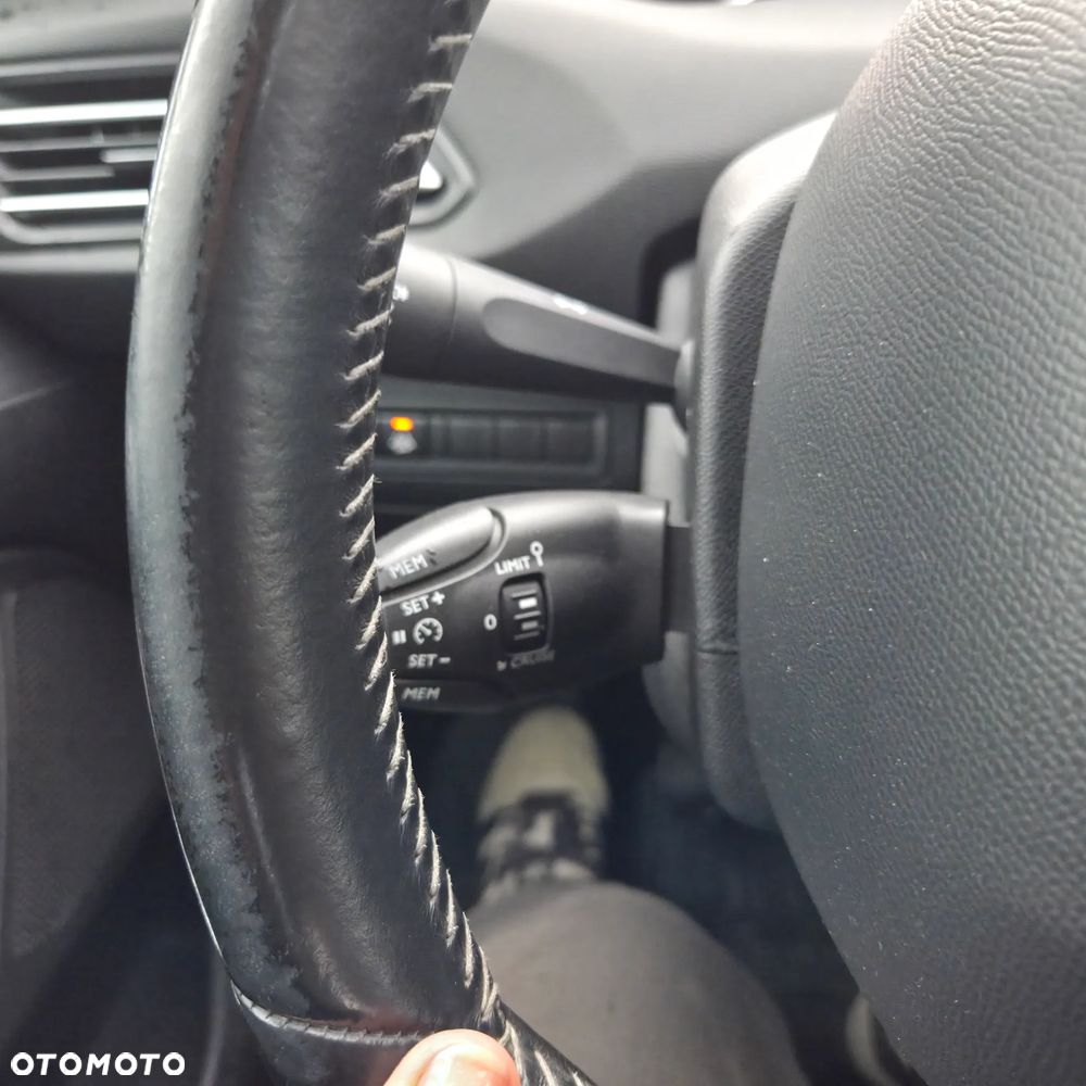 Peugeot 308 - 8