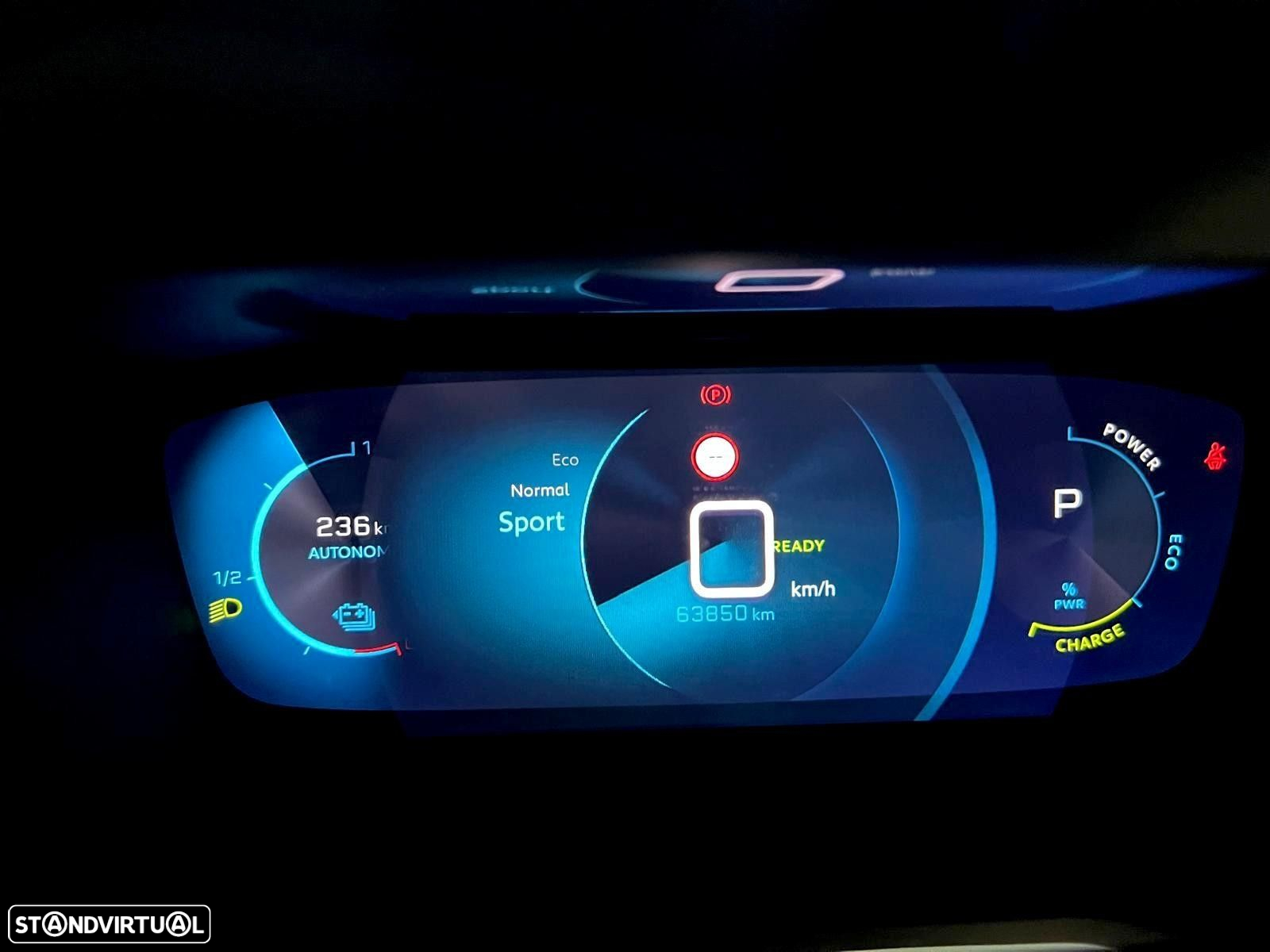 Peugeot e-2008 50 kWh GT - 34
