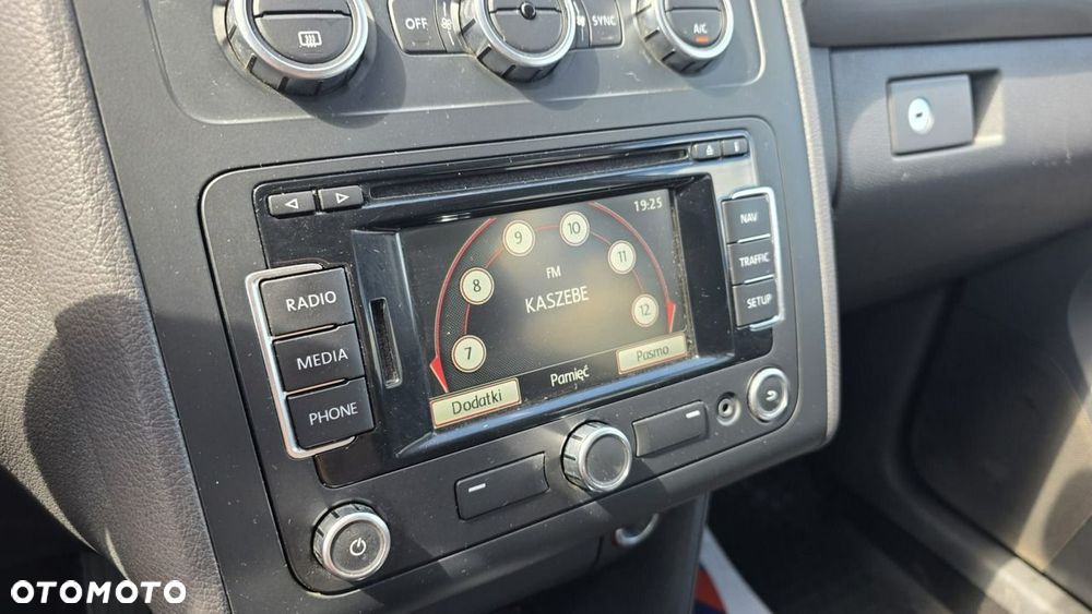 Volkswagen Touran - 13